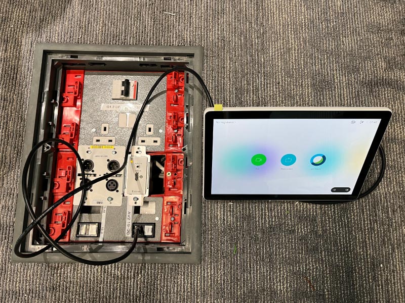 CatonLloyd installed Logitech Swytch laptop links alongside MS Teams touchscreen technology, making for easy wired connectivity through a single USB connection to ecommerce retailer’s laptops.